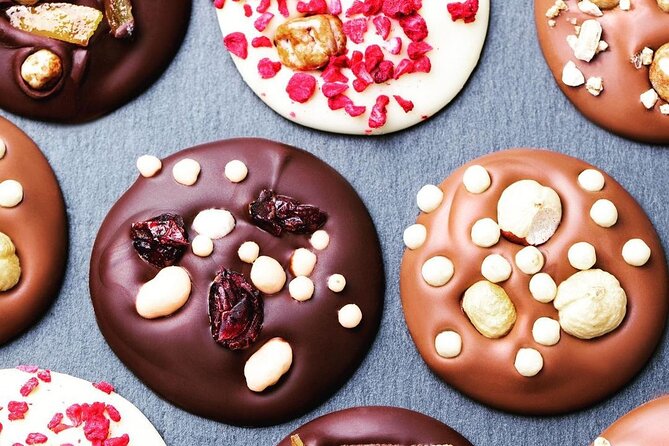 1.5h Belgian Chocolate Workshop in Brussels (bean to bar) - Tempering on Marble: The Technique That Makes Belgian Chocolate Look Right