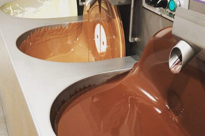 1.5h Belgian Chocolate Workshop in Brussels (bean to bar) - VIP Upgrade: Champagne Welcome and an Apron You’ll Actually Wear
