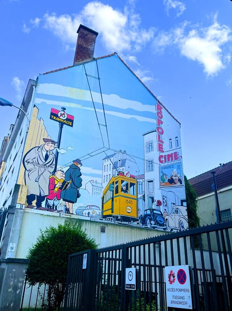 Brussels: 2 hours Private Walking Tour of the Comics Walls - A quick pause that keeps the tour from feeling linear