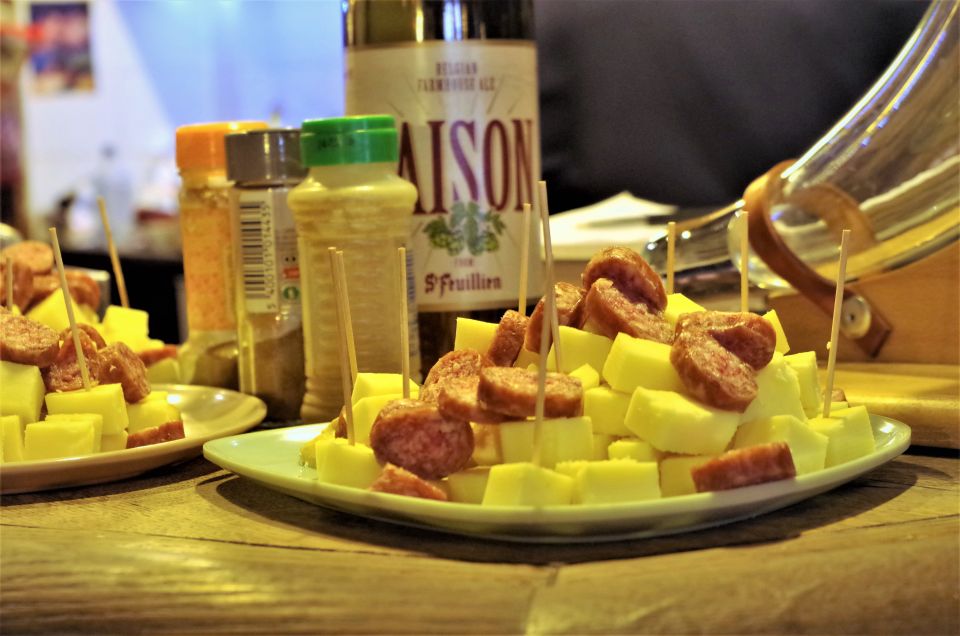 Brussels: Beer Tasting Tour with 7 Beers and Snacks - Snacks and chocolate pairings: the secret to enjoying all seven
