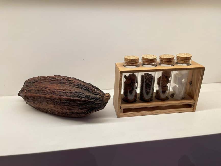 Brussels: Chocolate Appreciation and Tasting Walking Tour - Five Chocolatiers and Eight Tastings: How the Structure Feels