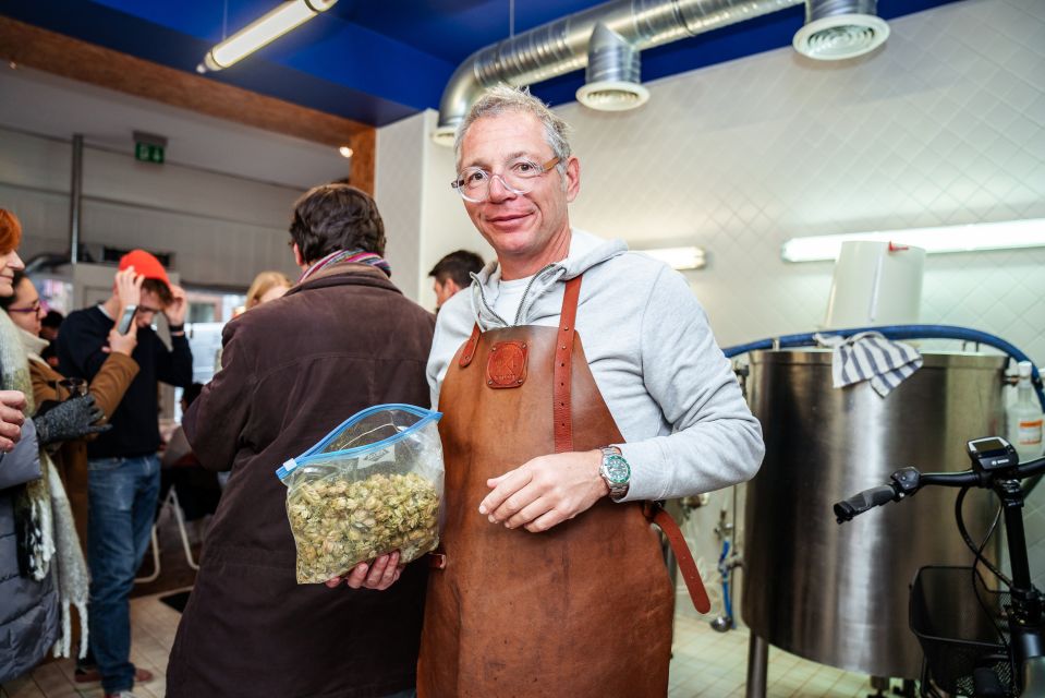 Brussels: Discover Belgium's Breweries with a Local - First beer and early comparisons in a lively bar