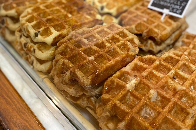 Brussels Food Tour: 10 Tastings of Waffles, Beers, Fries & More - Entering Brussels through food: how the tour runs in real life