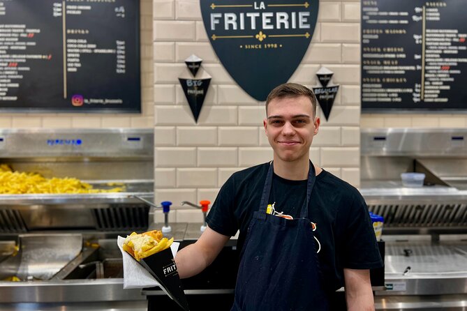 Brussels Food Tour: 10 Tastings of Waffles, Beers, Fries & More - Stop 2: Herman Van Dender strawberries, chocolate world, and Grand Place legends