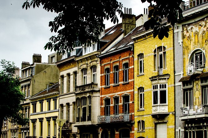 Brussels Highlights Self guided scavenger hunt and Walking Tour - Language options: how to choose so everyone enjoys the hunt