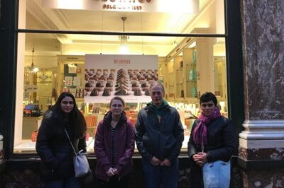 Brussels Must-See Attractions Walking Tour - Starting at Bd Anspach 188 (Vibes Shop) and Getting Your Bearings