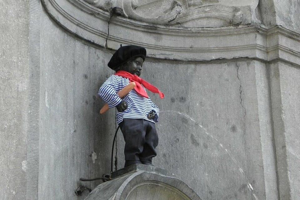 Brussels Must-See Attractions Walking Tour - Maison Dandoy Near Grand Place: Why This Stop Isn’t Just a Photo Op