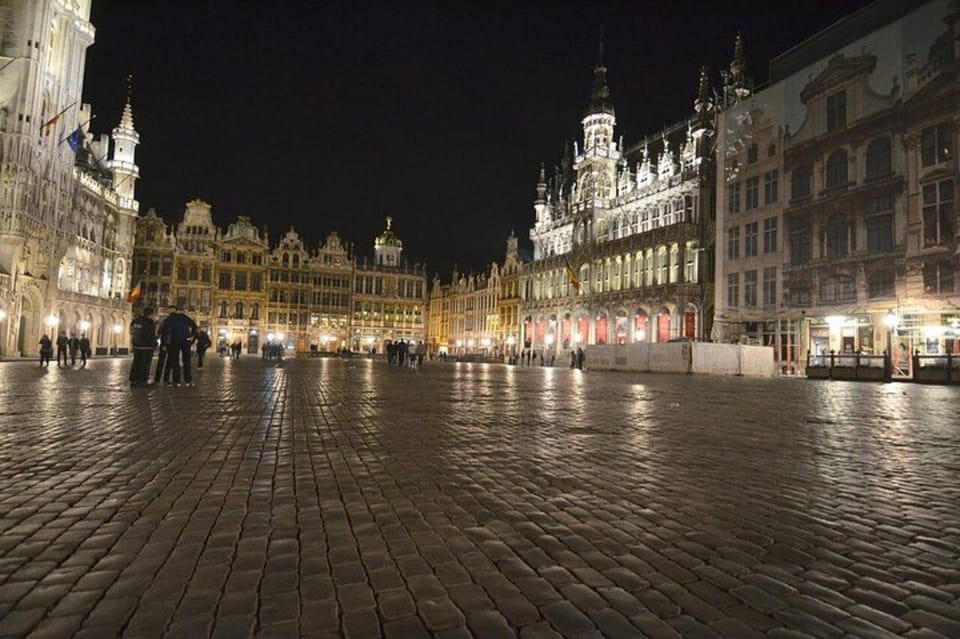 Brussels Must-See Attractions Walking Tour - Manneken Pis and Jeanneke Pis: Famous, Infamous, and Actually Useful