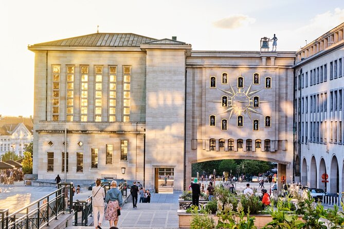 Brussels Old Town & Beer Secrets: Self-Guided Puzzle Walk - Mont des Arts: Carillon du Mont des Arts and the climb back into viewpoints