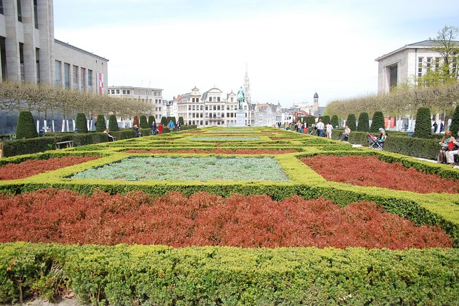 Brussels Private Walking Tour with a Local - Squares, statues, and the famous pee-boy (and pee-girl)