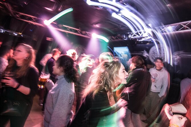 Brussels Pub Crawl - Nightlife & Party Experience - Getting started at Rue Montagne aux Herbes Potagères (and staying together)