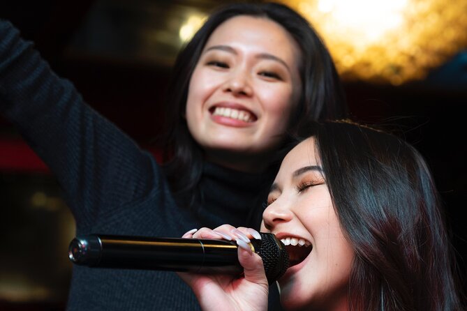 Brussels Pub Crawl Tour - Brussels at night: why this crawl starts at 8:00 pm
