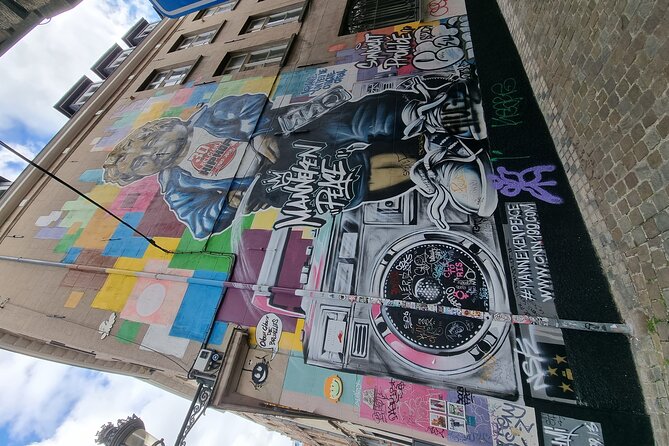 Brussels through its comics murals - Group size, pace, and how questions fit in