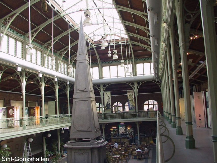 Brussels: Walking Tour from Central Station to Manneken Pis - Grand Place: Gothic Town Hall and Gold-Leaf Guild Houses