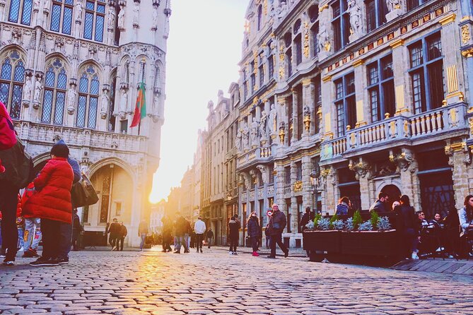 Brussels Walking Tour with Waffle Tasting: History and Delights - Manneken Pis: 61 cm of why people love tiny legends