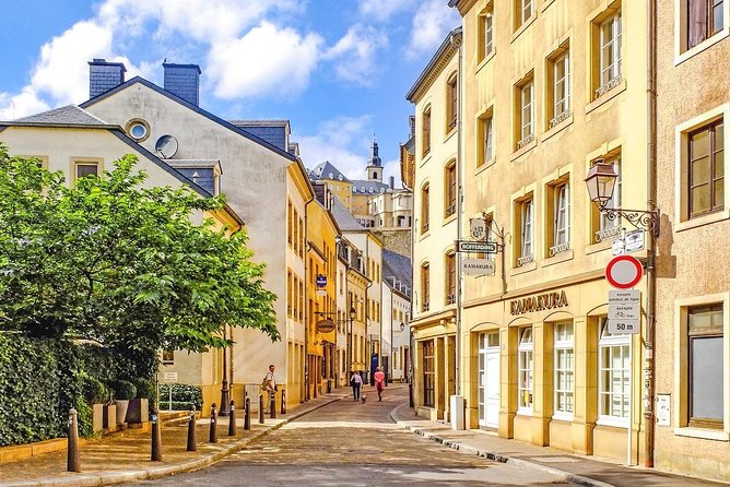 Bus day trip to Luxembourg and Dinant from Brussels - Guides and communication: English can be great, but mic and pacing matter