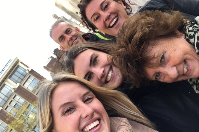 e-Scavenger hunt Brussels: Explore the city at your own pace - Walking from Warandepark to Ilôt Sacré: what each stop gives you